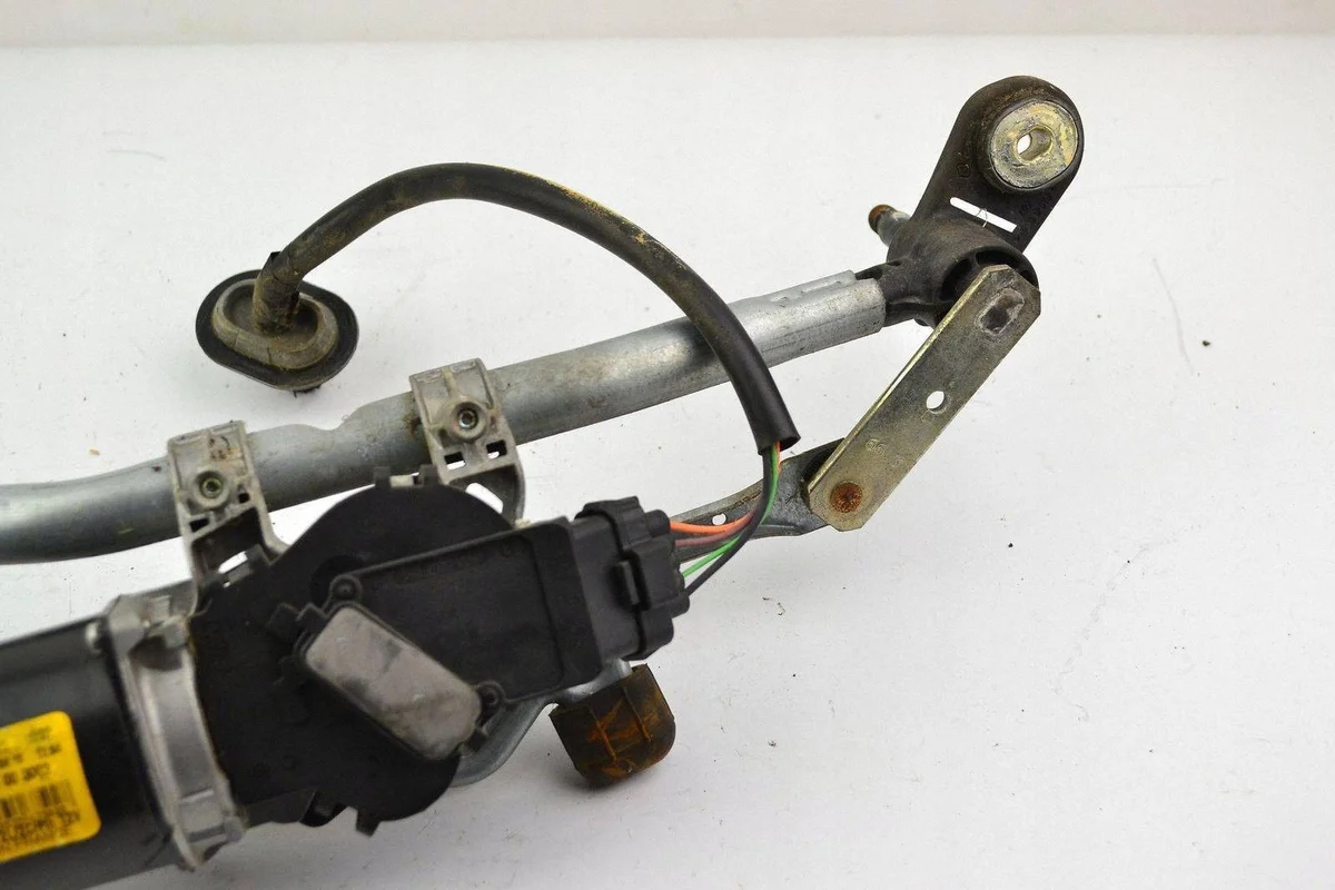 Renault Clio III Motor vindrutetorkare 8200268931 image 4
