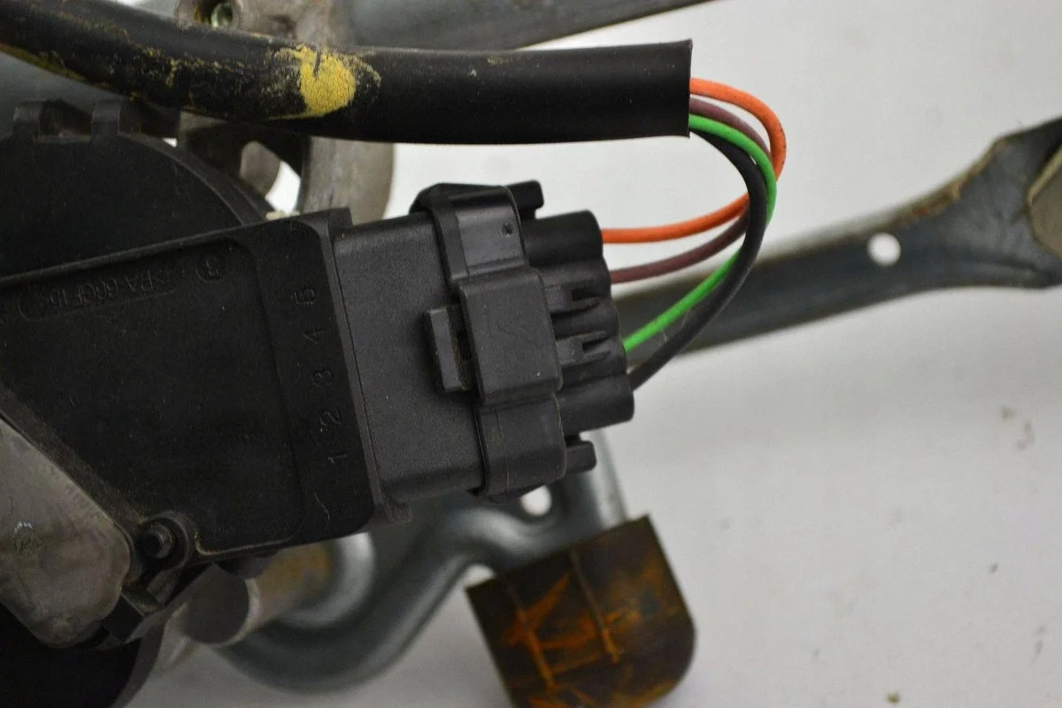 Renault Clio III Motor vindrutetorkare 8200268931 image 5