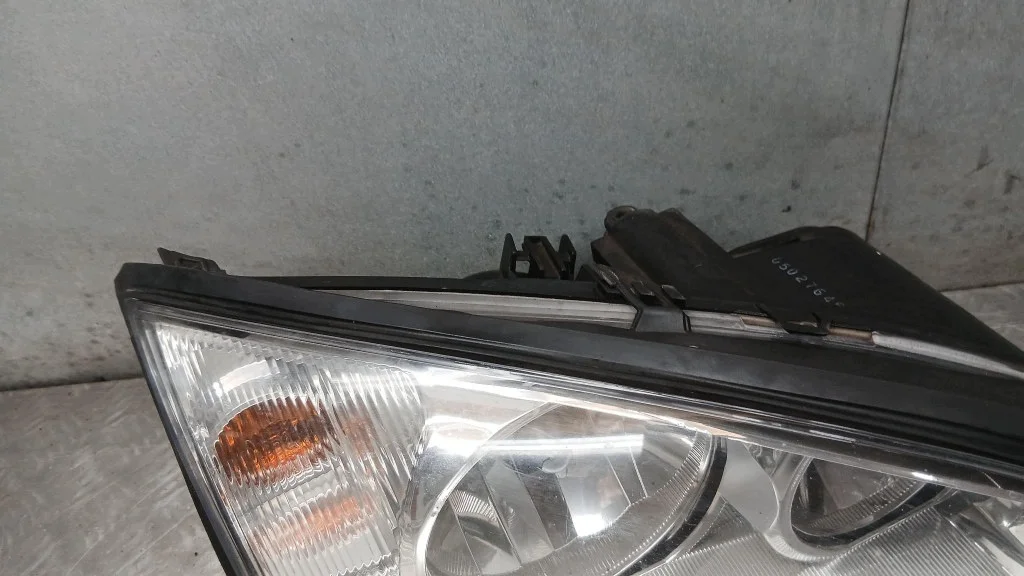 Phare droit Ford Mondeo MK3 2000-2003 image 4