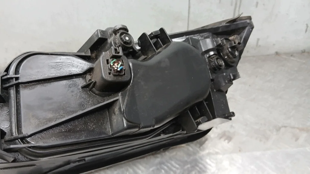 Phare droit Ford Mondeo MK3 2000-2003 image 5