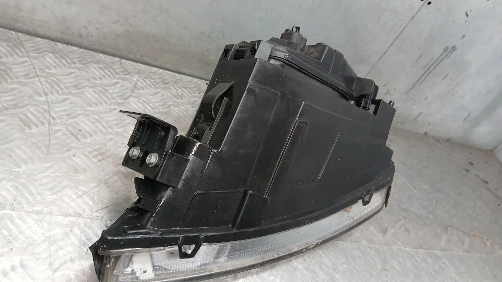 Phare droit Ford Mondeo MK3 2000-2003 image 6