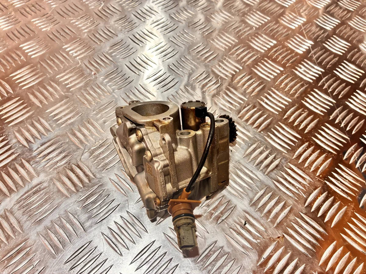 Oil Pump Mercedes A2821800600