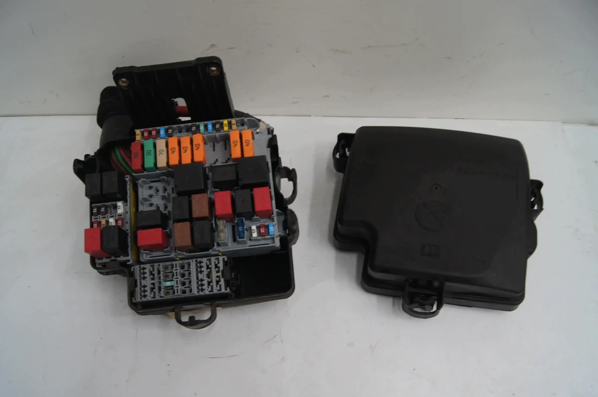 Caja fusibles Iveco Daily IV 3.0 D 5802866225