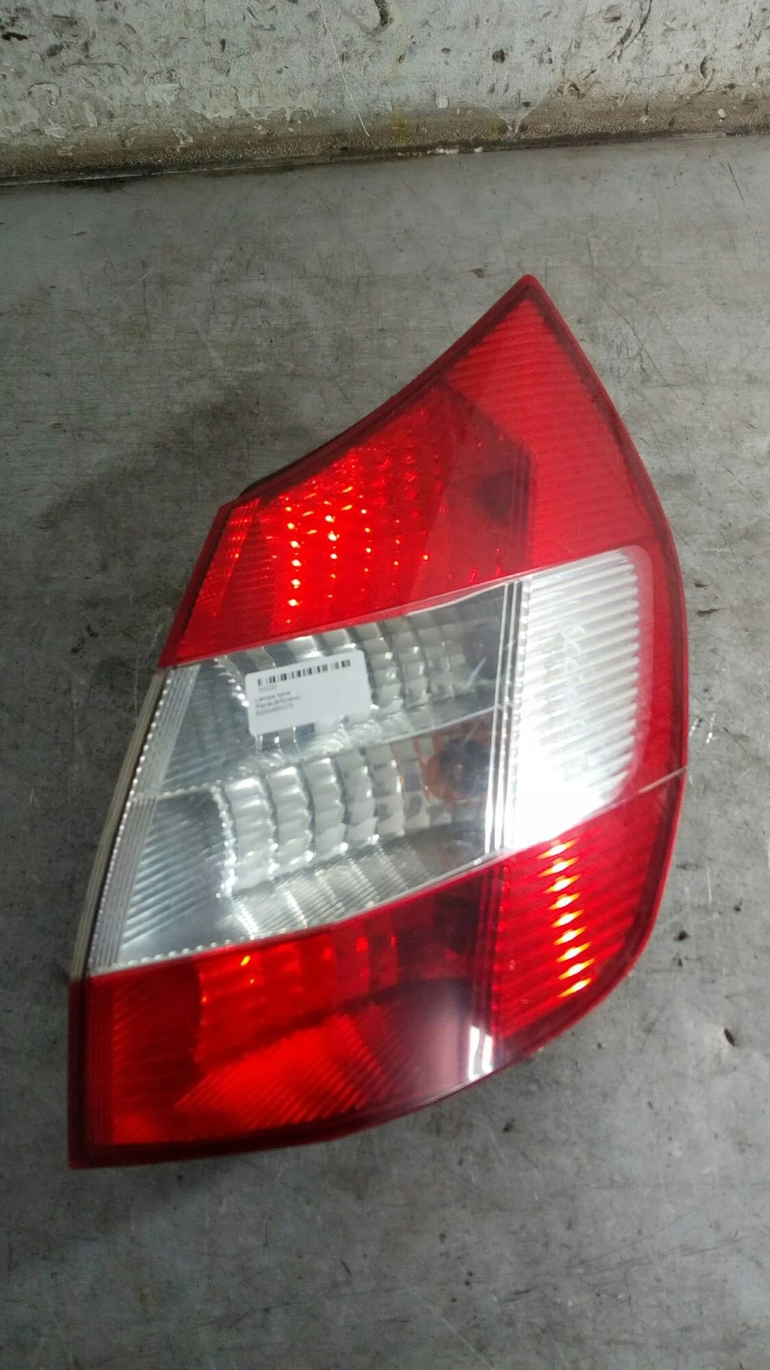 Baklykta höger Renault Scenic II 8200493375