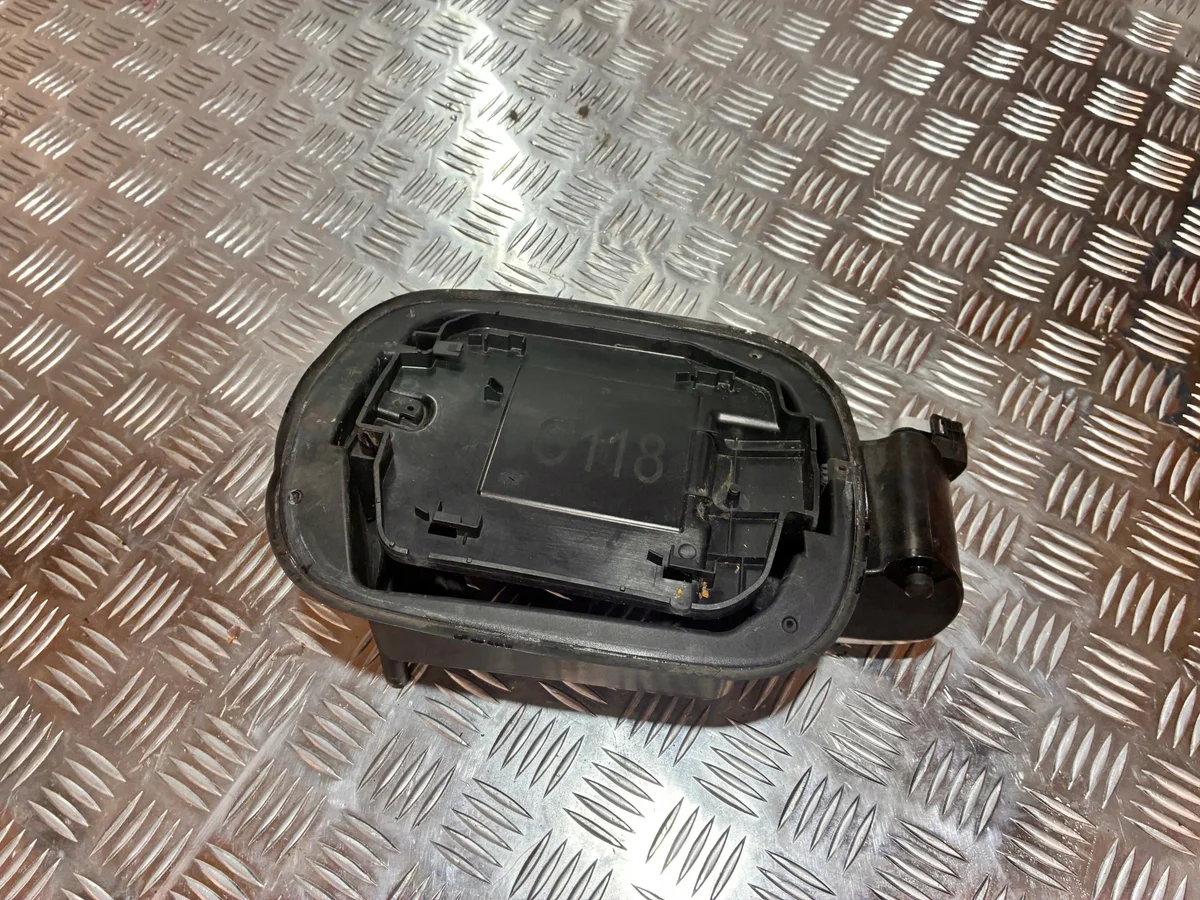 Tampa do Tanque Mercedes CLA W118 19- TM38385