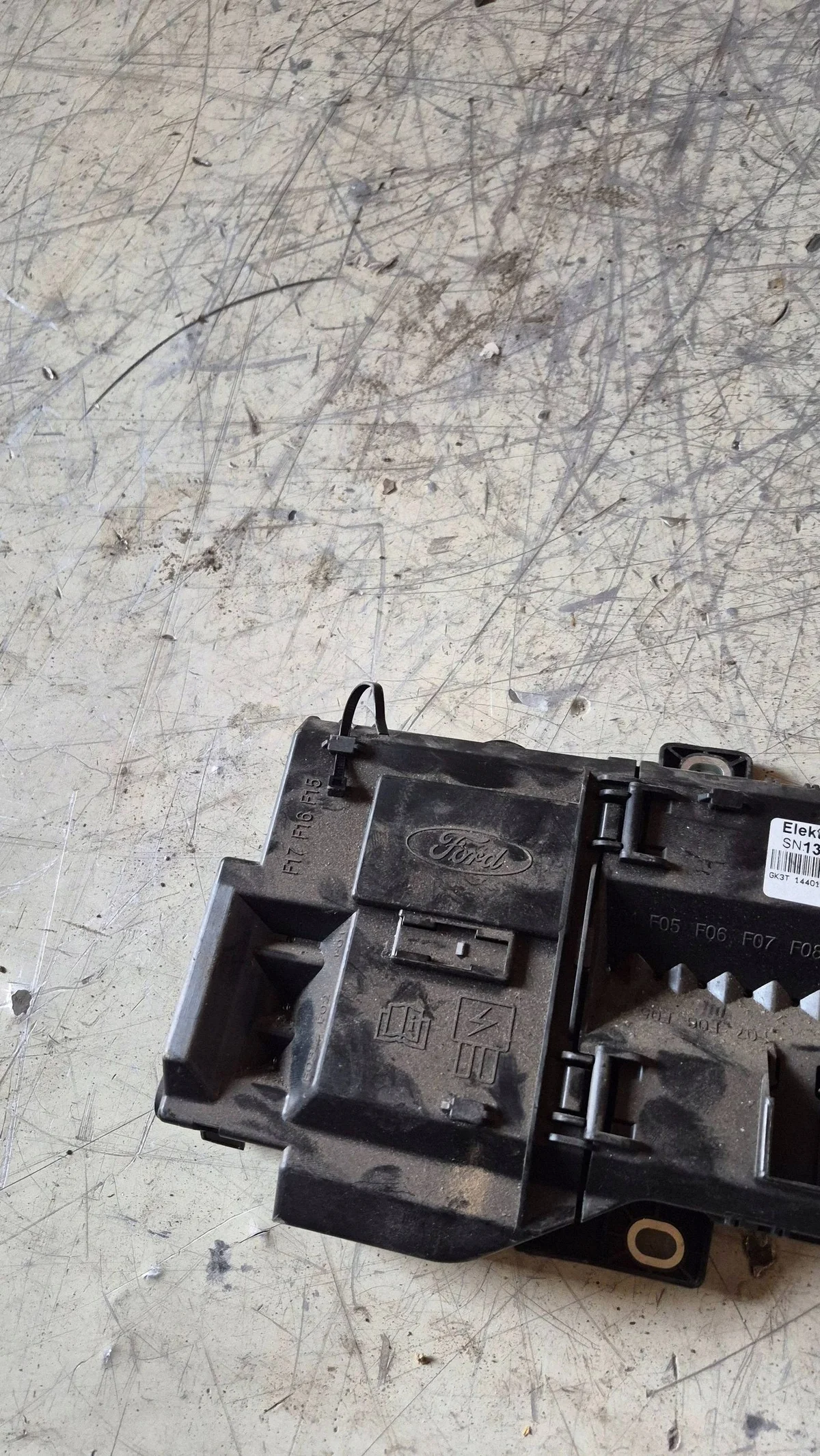 Boîte à fusibles Ford Transit MK8 GK3T14401