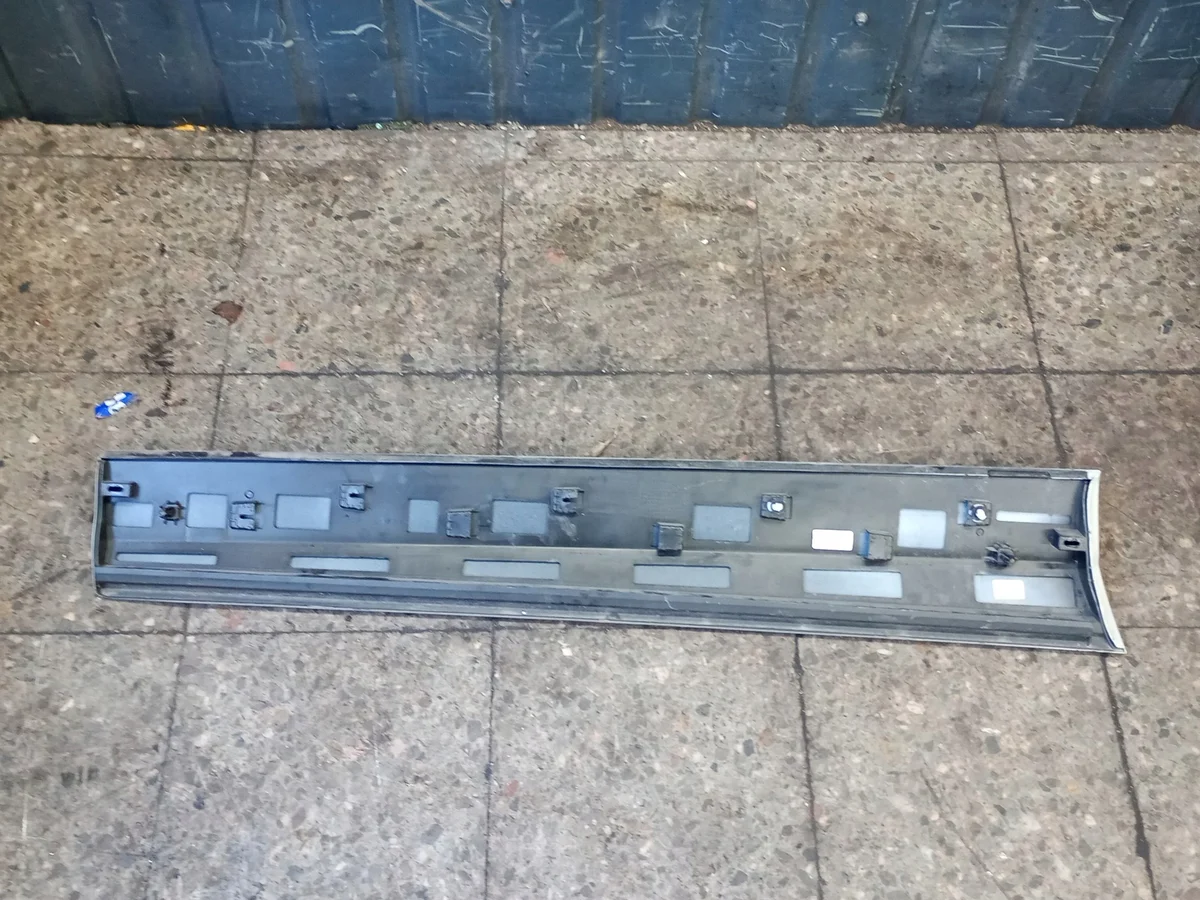 Zierleiste Tür vorne rechts VW T-Roc 2GA853720A image 5