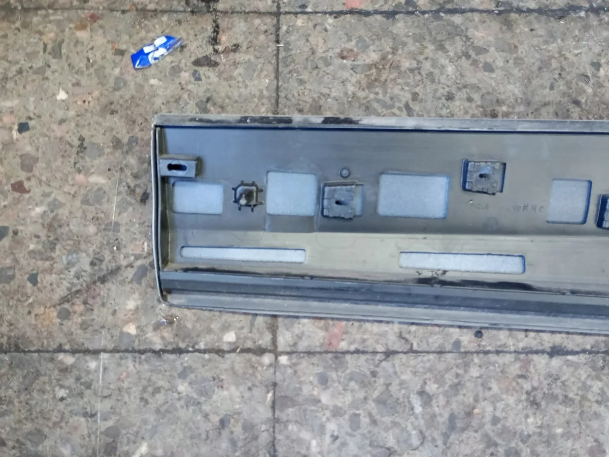 Zierleiste Tür vorne rechts VW T-Roc 2GA853720A image 6