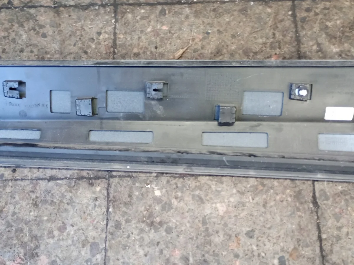 Zierleiste Tür vorne rechts VW T-Roc 2GA853720A image 7
