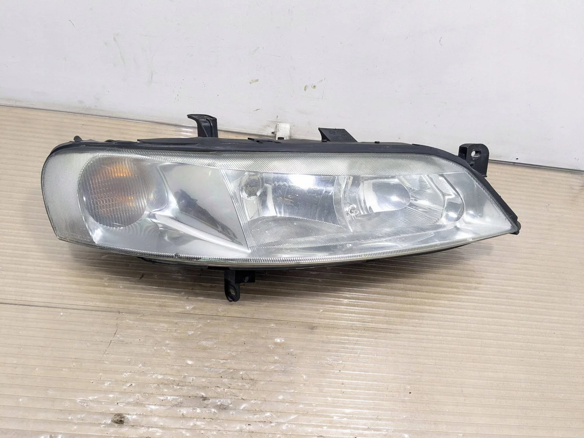 Opel Vectra B Front Right Headlight Lamp 39340748