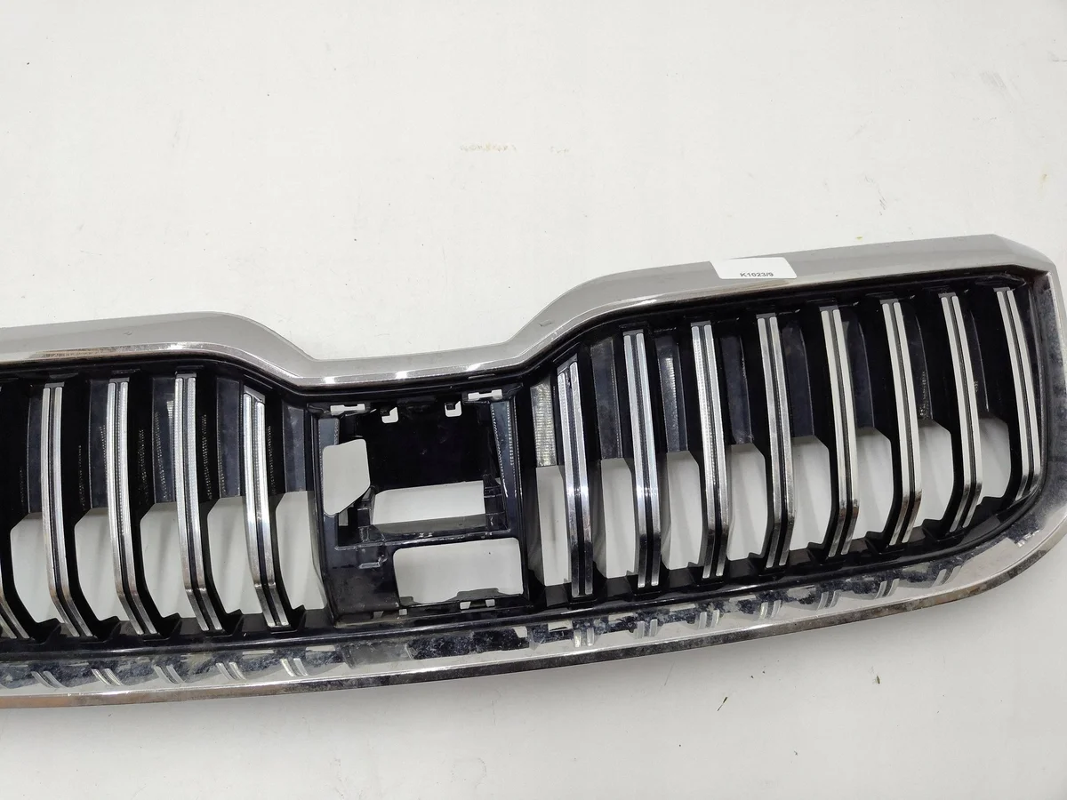 Skoda Superb III Kühlergrill 3V0853653G image 5