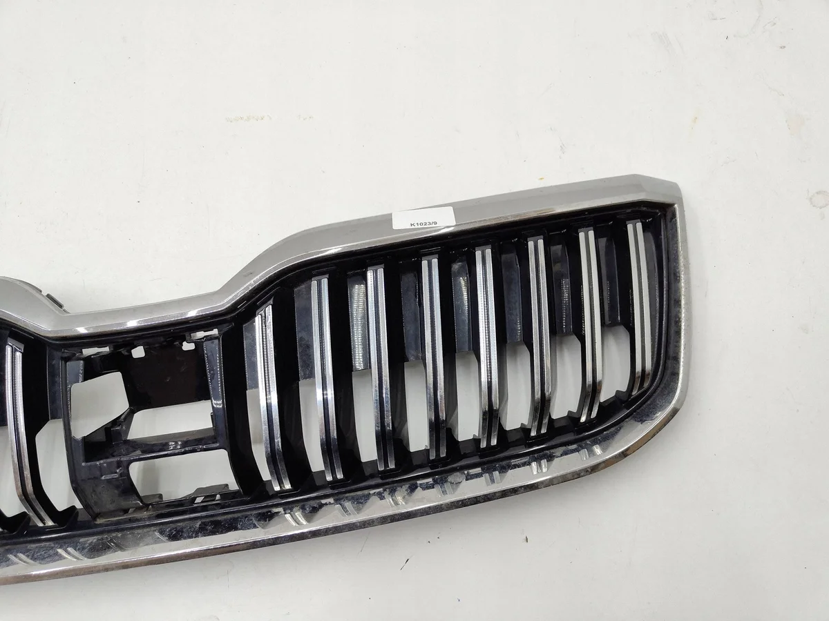 Skoda Superb III Kühlergrill 3V0853653G image 6