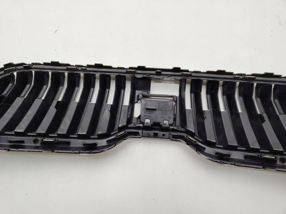 Skoda Superb III Kühlergrill 3V0853653G image 10