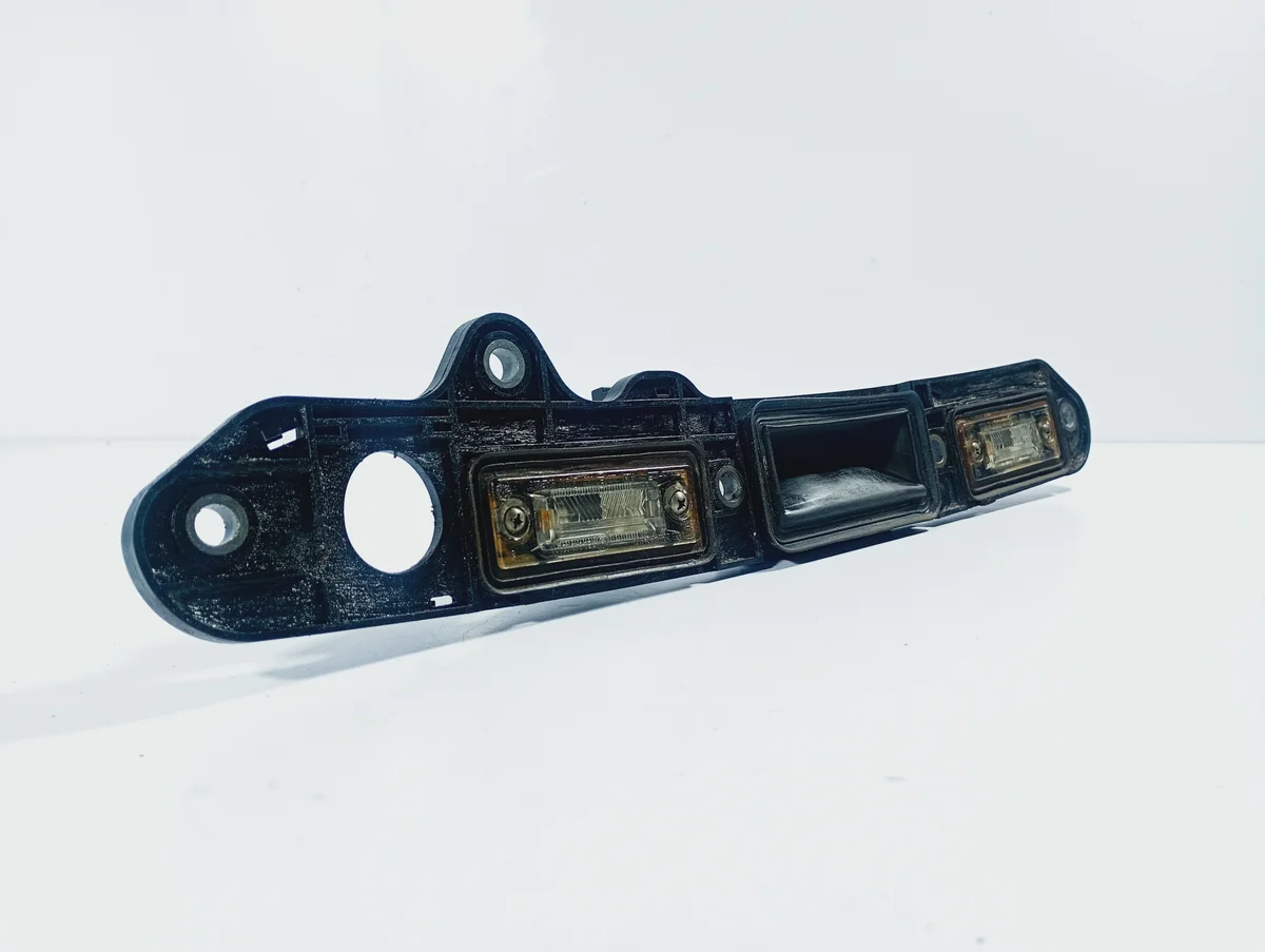 VW Golf V 5 PLUS handtag baklucka M1S26
