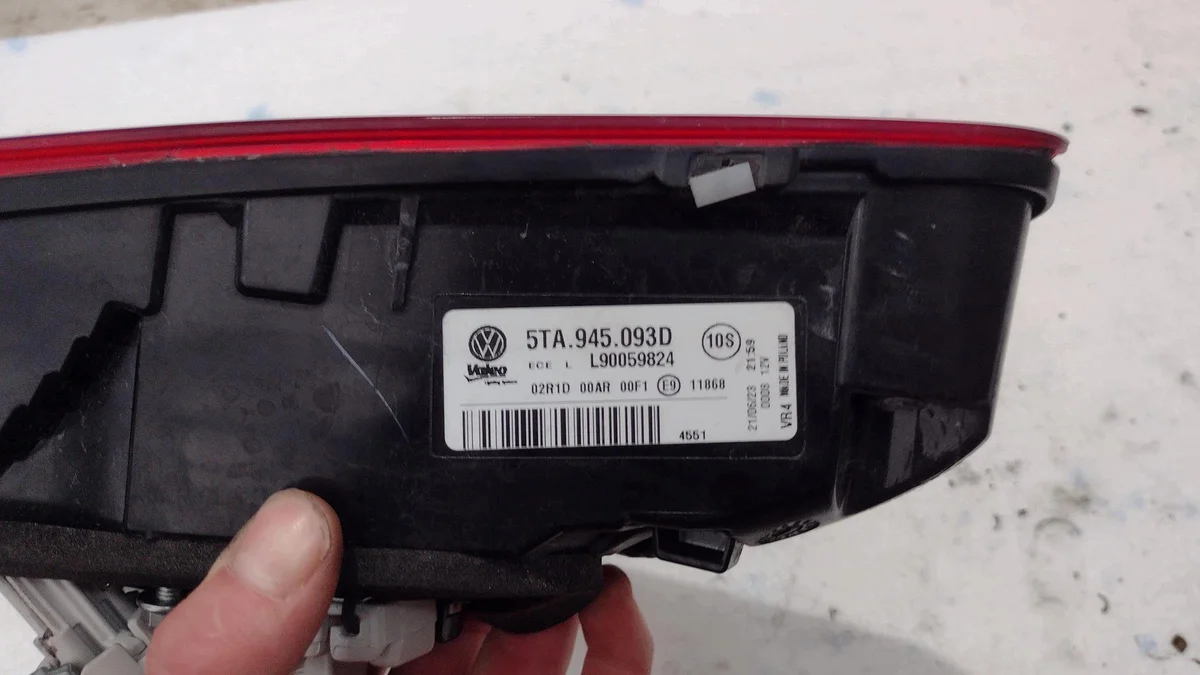VW Touran 5T Rückleuchte links 5TA945093D image 5