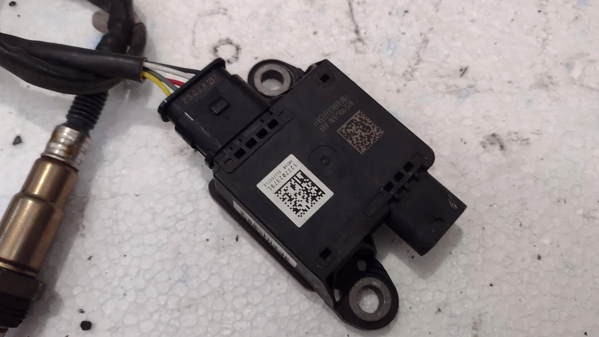 VW Touran 5T 2.0 TDI NOx-Sensor 05L906261H image 6