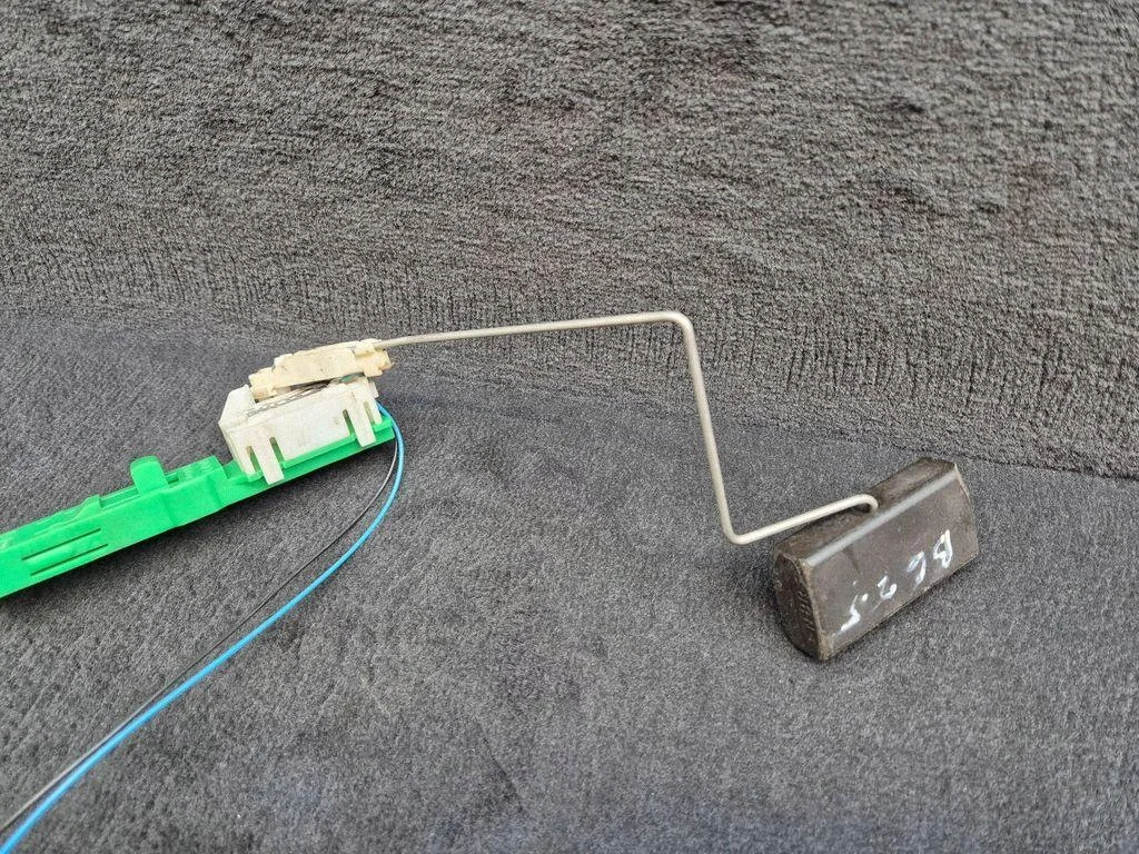 Fuel Level Sensor Audi A4 B6 DRC72224 thumbnail 3