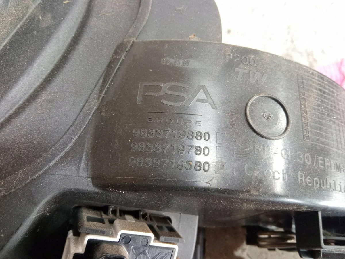 Opel Mokka-e II B Ladeklappe 9833719780 image 3