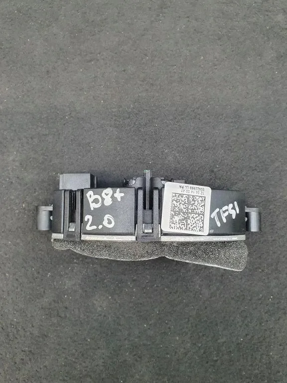 Audi A4 8K Centralita Ventilador 8T0820521E image 4