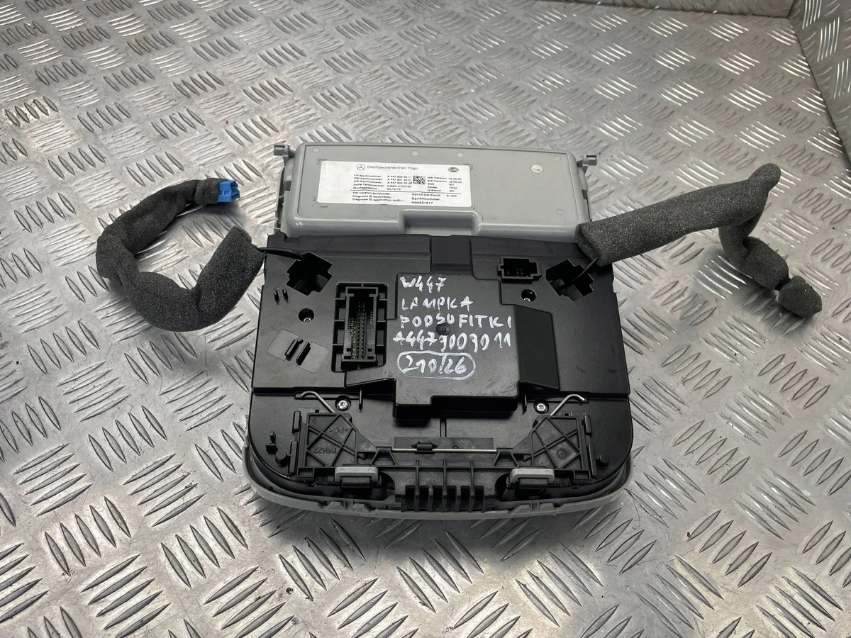 Innenleuchte Mercedes W447 A4479009011 image 9