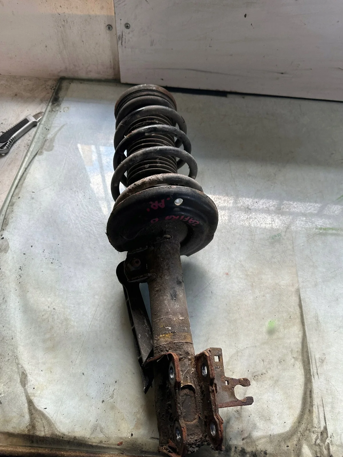 Opel Zafira B Stötdämpare fram höger 23423
