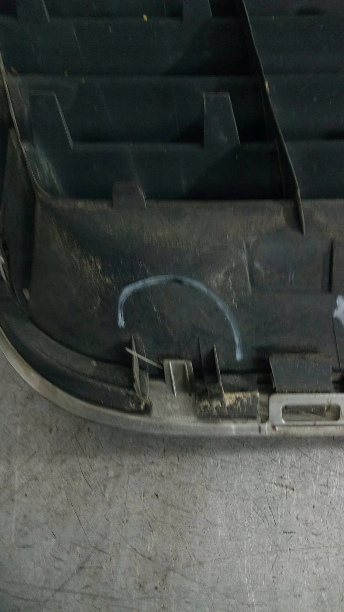 Calandre Volkswagen Passat 3B0853651L thumbnail 3