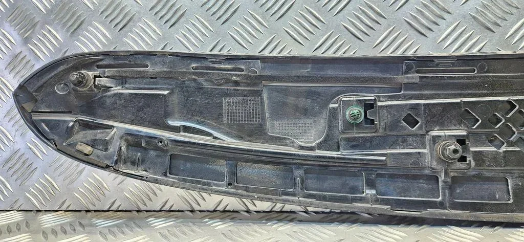 Spoiler portón Mercedes-Benz E W212 A2127900088 image 6