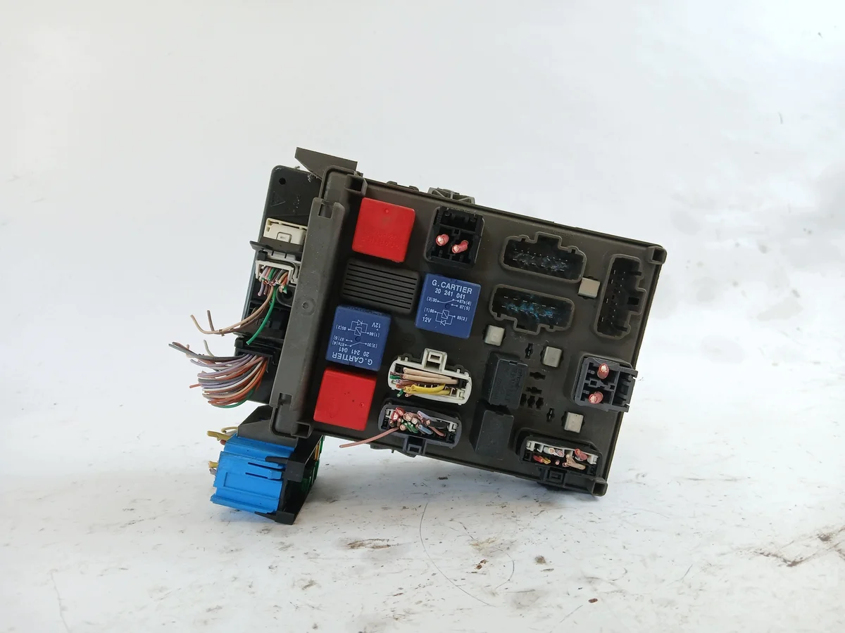 Boîte à fusibles Renault Laguna II 8200171868