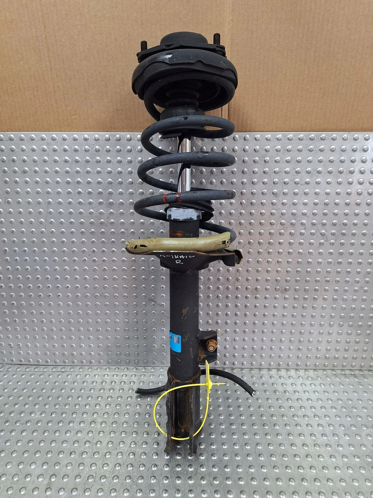 Front Right Shock Absorber Nissan X-Trail T30 S27730938