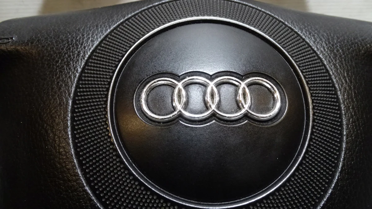 Volante Audi A4 B5 1.8T 4B0419091A image 4