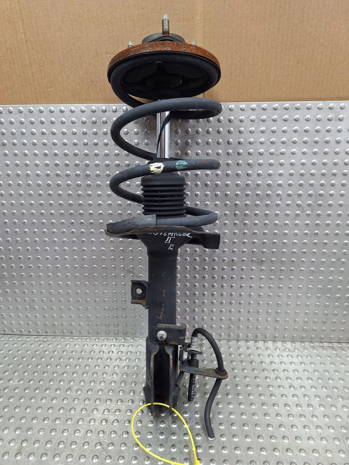 Mitsubishi Outlander II Shock Absorber Right Front S27730936
