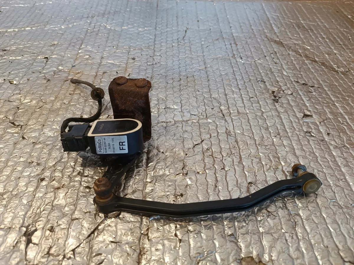 Sensor Nivelamento Faróis Volvo XC60 XC70 8G9N-3C097-AA