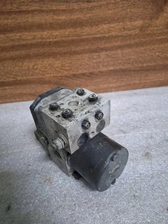 Volkswagen Passat B5 FL Pompe ABS 8E0614111B