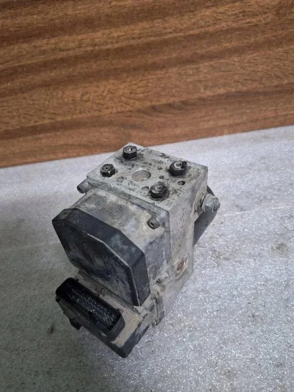 Volkswagen Passat B5 FL Pompe ABS 8E0614111B image 3