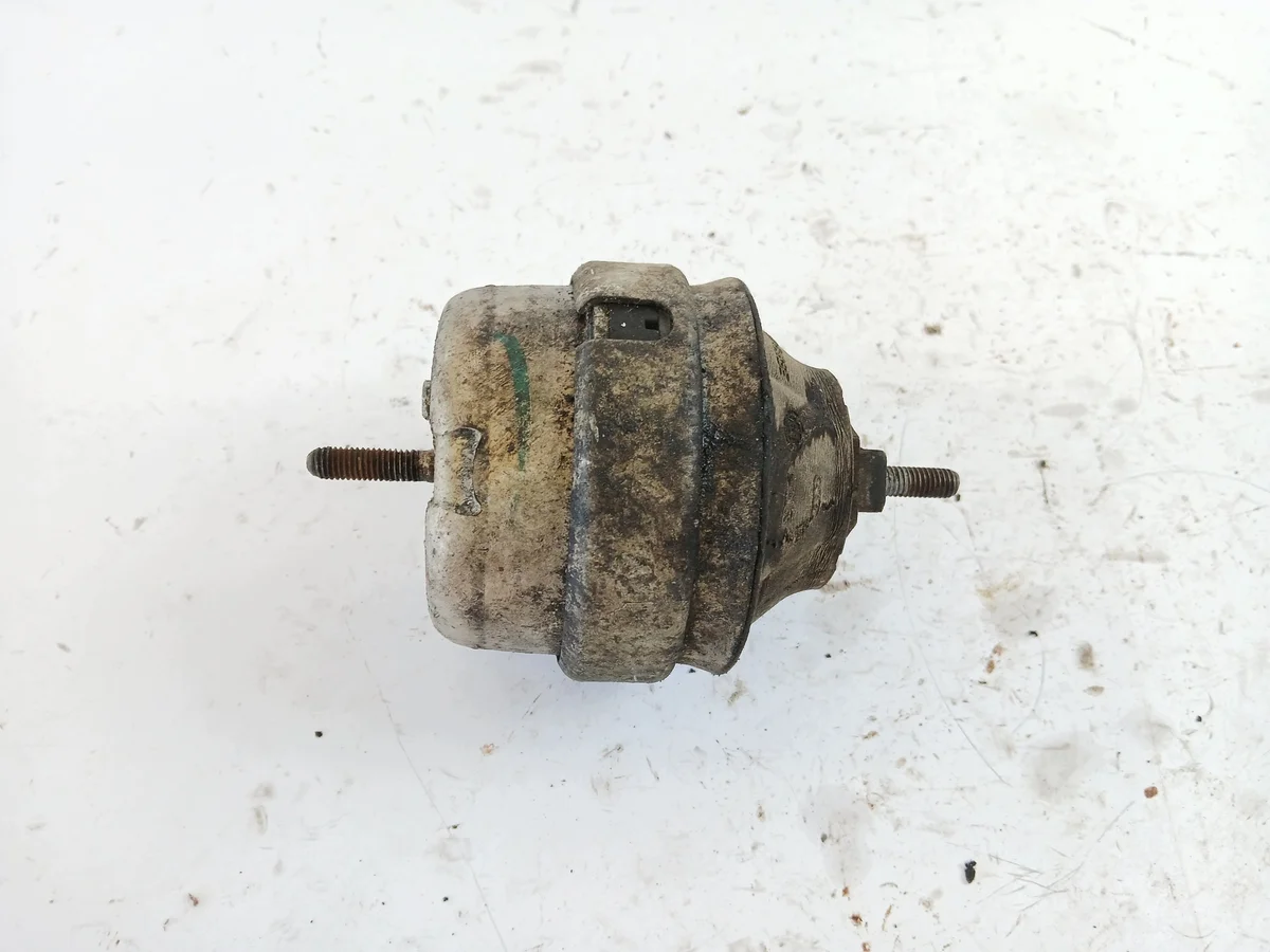 Audi A6 C5 Passat B5 Support moteur 8D0199379J image 4
