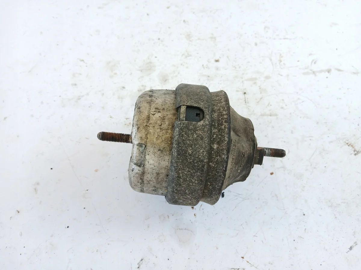 Audi A6 C5 Passat B5 Support moteur 8D0199379J image 5