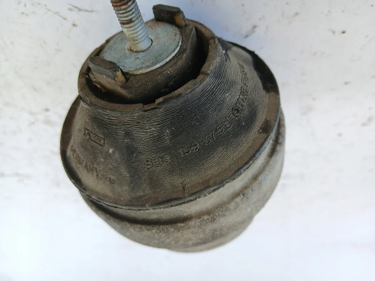 Audi A6 C5 Passat B5 Support moteur 8D0199379J image 6
