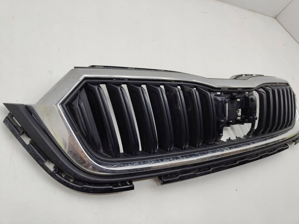 Jäähdyttimen ritilä Skoda Octavia Mk4 IV 5E3853653 image 3