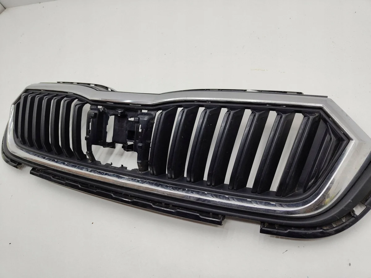 Jäähdyttimen ritilä Skoda Octavia Mk4 IV 5E3853653 image 5