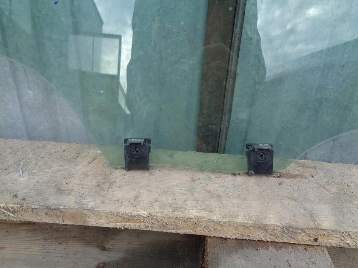 Seitenfenster links vorne Peugeot 301 image 3