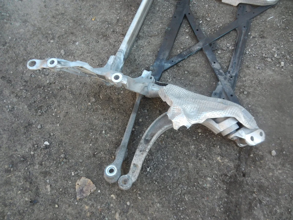 Audi A4 B8 A5 Achsträger vorne 8K0399315G