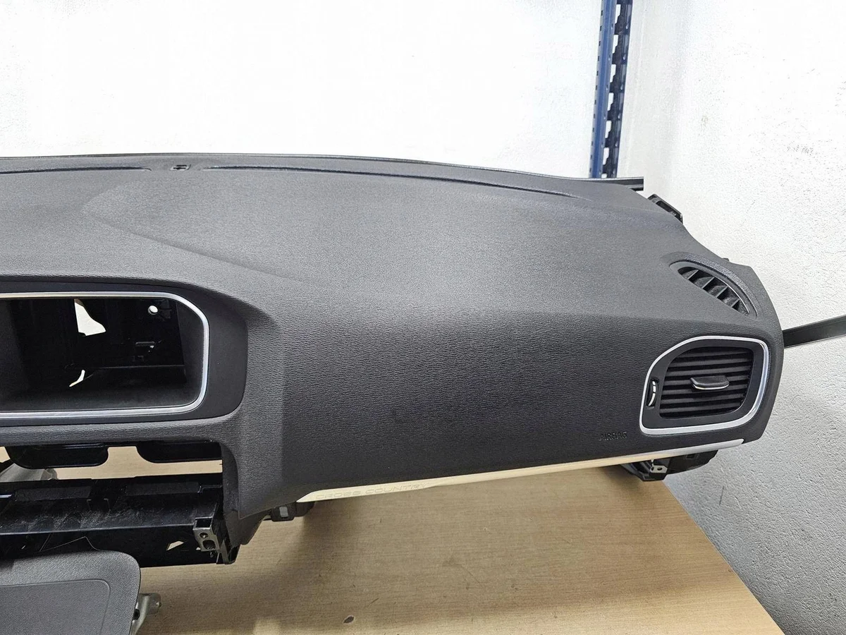 Volvo V40 Cross Country kojelauta 39826604152310170 image 3
