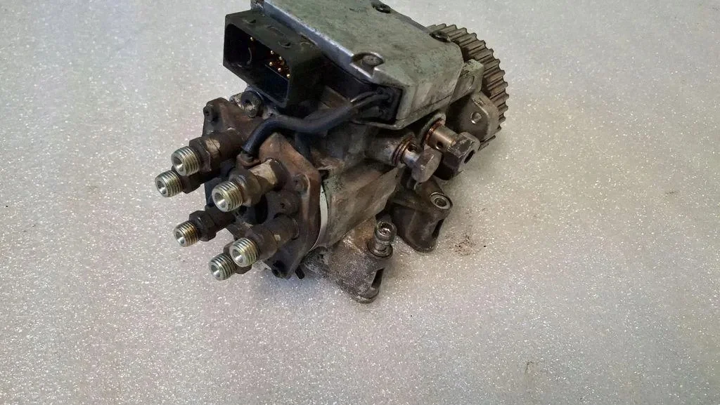 Pompe à carburant Audi A6 C5 059130106DX 2.5 TDI image 6