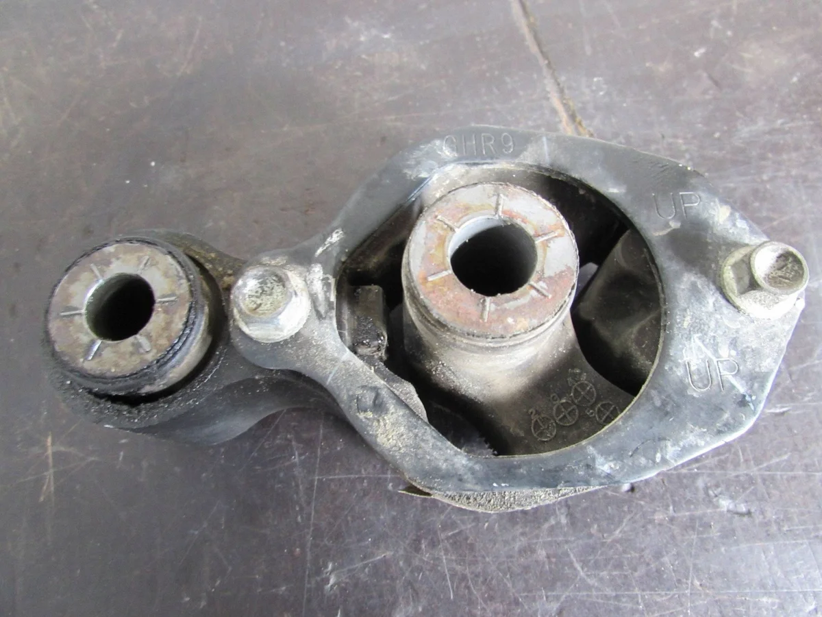 Support boîte de vitesses Mazda 6 III KBI65152 image 3