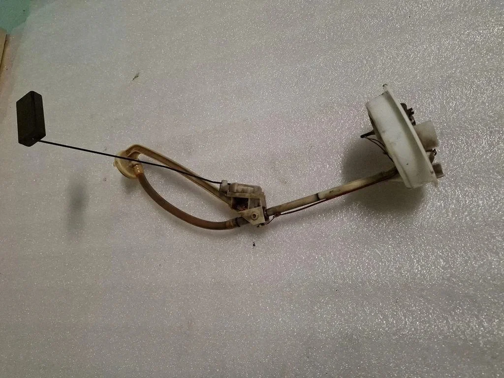 Polttoainepumpun anturi Audi 100 C4 A6 C4 443919049F