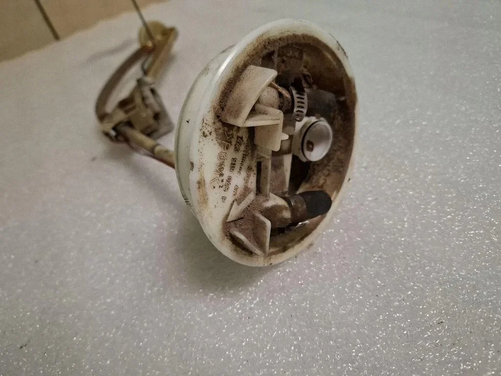 Polttoainepumpun anturi Audi 100 C4 A6 C4 443919049F image 3