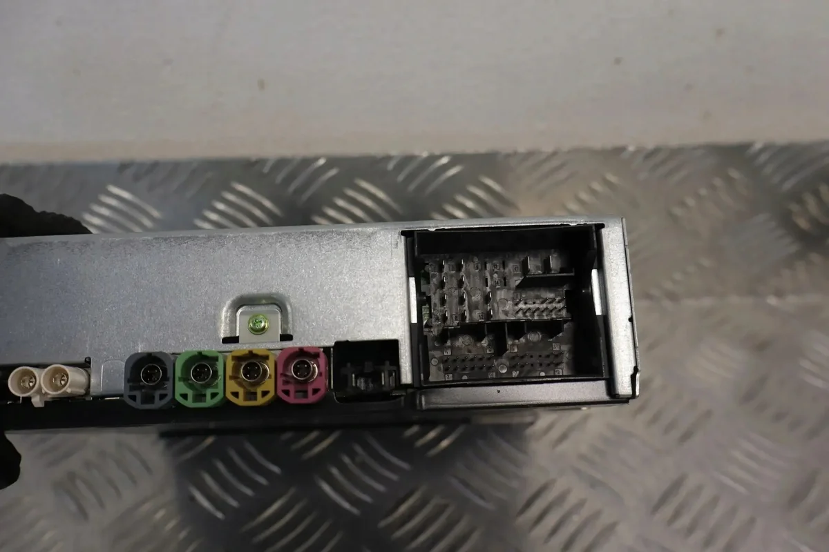 Skoda Enyaq Multimedia Reader 5LA035816C image 5