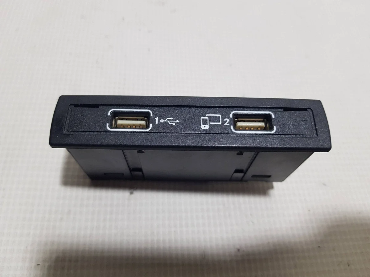 USB-uttag Mercedes SLC R172 1728202000CCD
