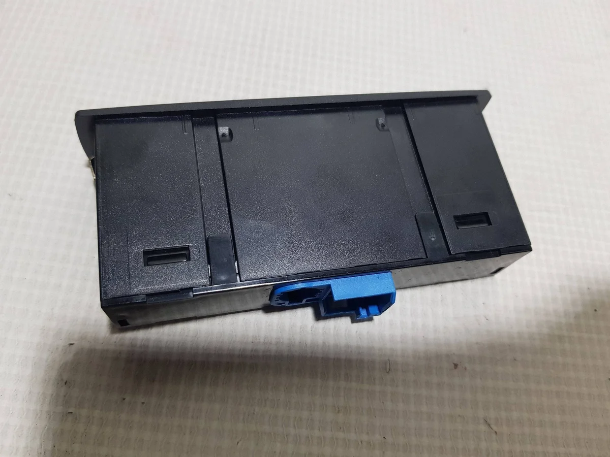 USB-uttag Mercedes SLC R172 1728202000CCD image 3