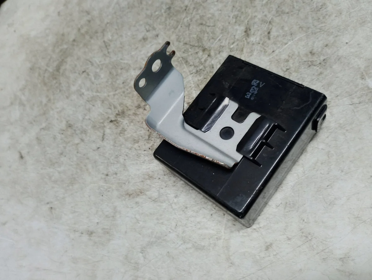 Toyota RAV 4 Modulo Controllo Motore 8865042130 image 3